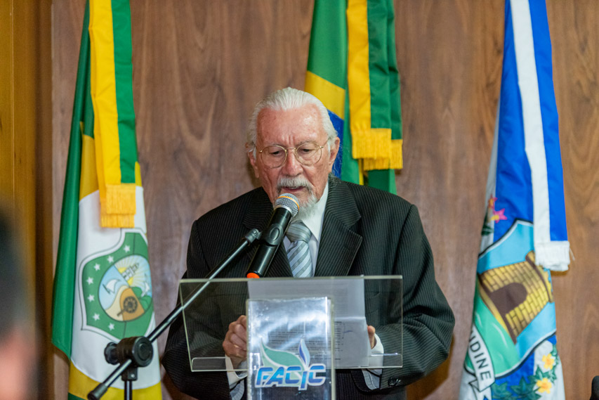 Presidente Da FIEC Prestigia Homenagem Da FACIC Ao Soldado E A Duque De